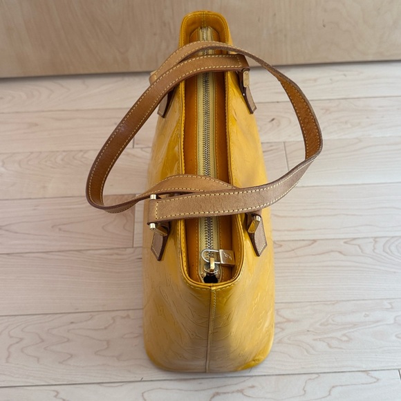 Louis Vuitton Vernis Yellow Monogram Bag - Picture 9 of 16